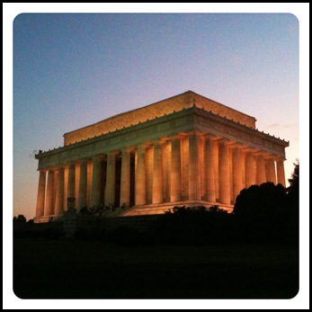lincoln memorial at sunset
