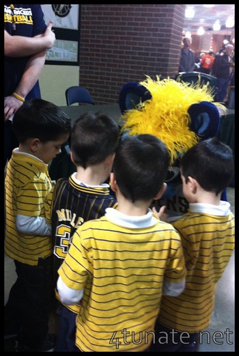 autographs with boomer pacer's mascot kids