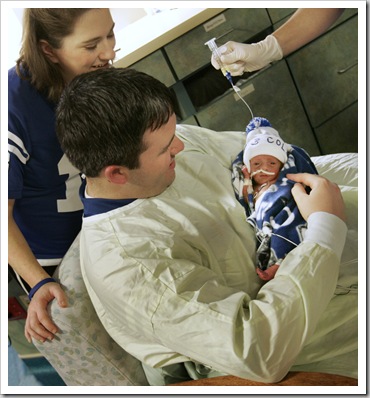 Jen and Brad Murray (cq) hold their son Brooks Layton Murray (cq) while he is being fed by Jenny Heminger, RN (cq, hand), at the St. Vincent Women's Hospital NICU, Friday, February 9, 2007.  Brooks was the second in a set of quadruplets born to Jen and Brad Murray last Friday, February 2, 2007.  He was three lbs at birth.  All four of the babies are in the NICU.  (Kelly Wilkinson / The Indianapolis Star)